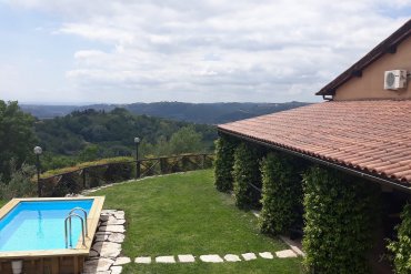 Piscina in legno da giardino JARDIN CARRÉ 470 si integra perfettamente nel tuo giardino, offrendo qualità e comfort.