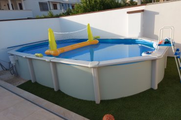 Piscina in acciaio fuori terra White Pool 610 cm: robusta, salvaspazio e facile da montare anche su terrazza o cortile. Perfetta per ambienti moderni, garantisce divertimento e relax per tutta la famiglia.