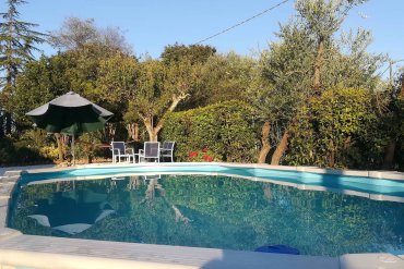 Piscina in acciaio fuori terra White Pool: elegante, resistente e perfetta per valorizzare qualsiasi giardino. Montaggio rapido, massima affidabilità e design che si integra in ogni spazio esterno.