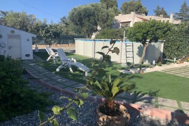 Scopri la piscina in acciaio fuori terra bianca White Pool 730 installata nei giardini dei nostri clienti. Soluzione elegante, resistente e facile da montare, ideale per valorizzare ogni spazio verde. Perfetta per relax e divertimento in famiglia!