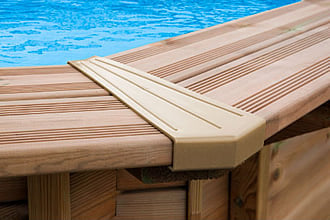 Caractéristiques de la piscine de jardin hors sol en bois JARDIN 560: Protecteurs d'angle de bord en PVC