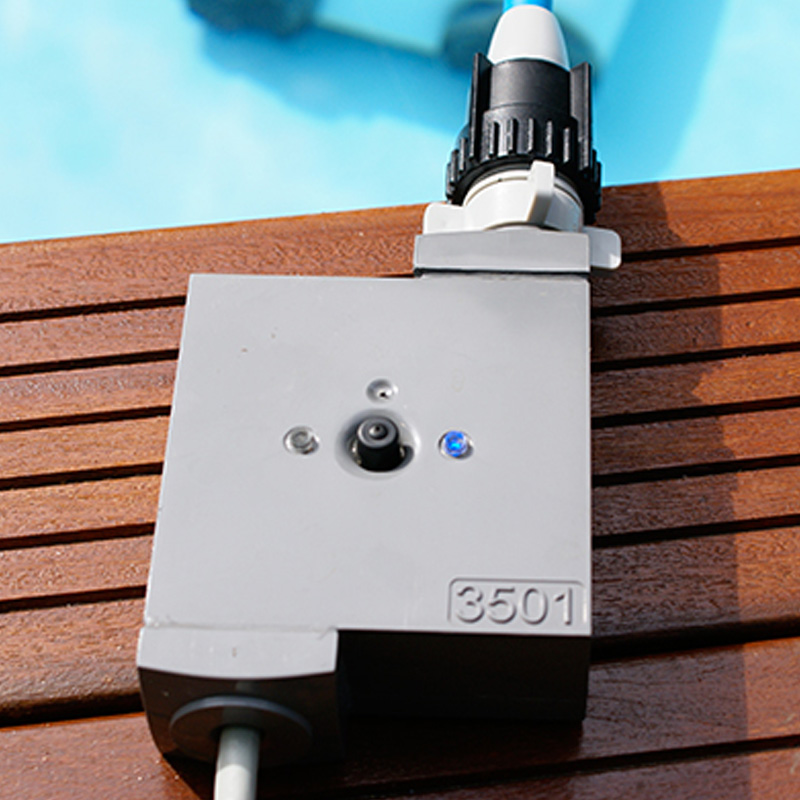 robot nettoyage pour le fond de la piscine