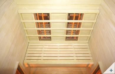 Sauna infrarouge en bois de pruche avec radiateurs, panneau de commande