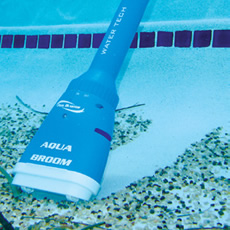 Nettoyage électrique pour les bains à remous et les petites piscines AQUABROOM Nettoyage électrique pour les bains à remous et les petites piscines AQUABROOM